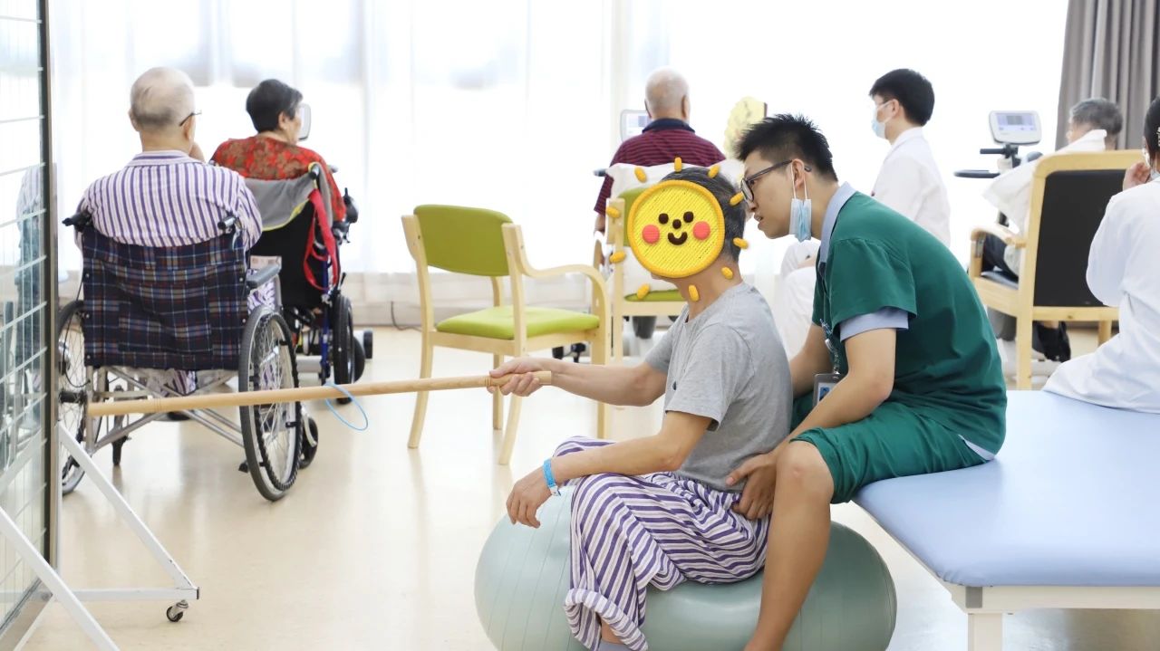 杭州髋关节置换术后康复  杭州东方华康康复医院：老人髋关节置换术后如何更快恢复功能？