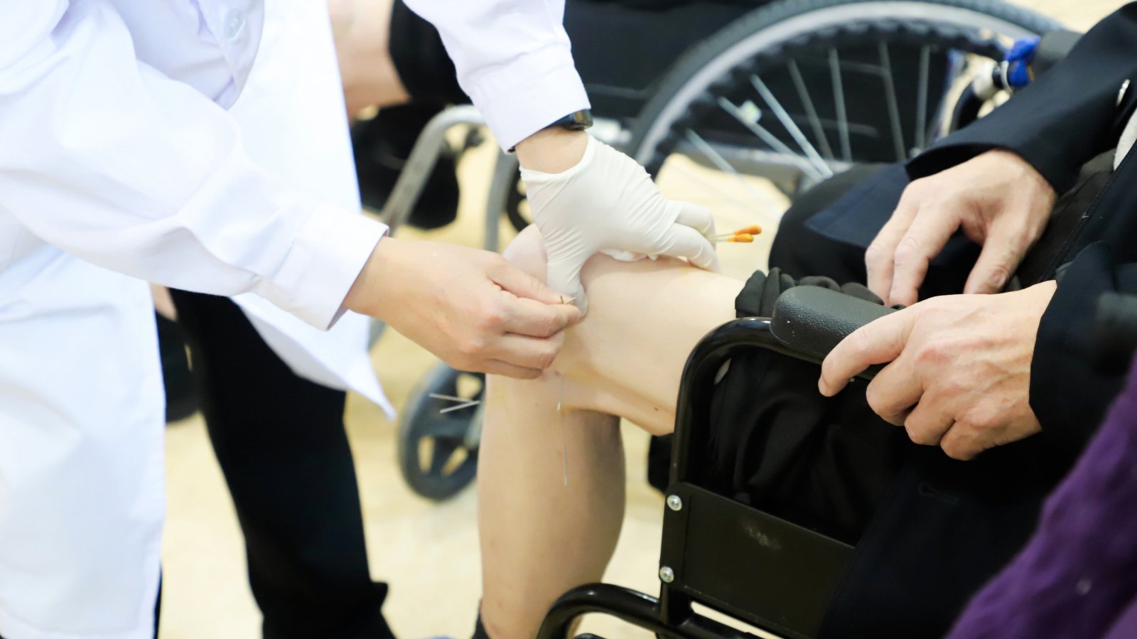 杭州东方华康康复医院：高龄髋部骨折别入误区，专业康复助老人重获行动自由